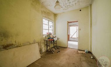 Terreno con casa y galpón a reciclar en venta en Villa Lynch San Martin