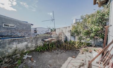 Terreno con casa y galpón a reciclar en venta en Villa Lynch San Martin
