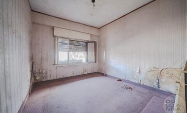Terreno con casa y galpón a reciclar en venta en Villa Lynch San Martin