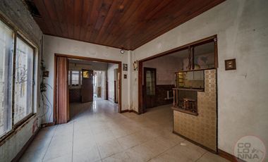 Terreno con casa y galpón a reciclar en venta en Villa Lynch San Martin