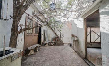 Terreno con casa y galpón a reciclar en venta en Villa Lynch San Martin