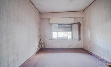 Terreno con casa y galpón a reciclar en venta en Villa Lynch San Martin