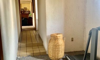 Vendo casa sola con  jardín para actualizar