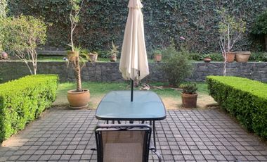 Vendo casa sola con  jardín para actualizar