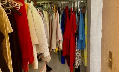 Vendo casa sola con  jardín para actualizar