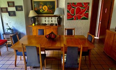 Vendo casa sola con  jardín para actualizar