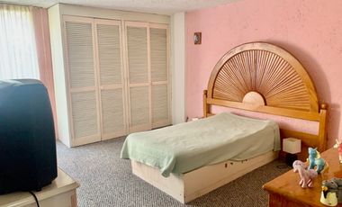 Vendo casa sola con  jardín para actualizar