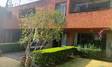 Vendo casa sola con  jardín para actualizar