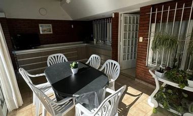 PH en venta - 4 Dormitorios 3 Baños - Cochera - 170Mts2 - Villa Sarmiento