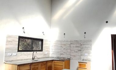 VENTA Y/O ALQUILER PERMANENTE CASA CENTRICA 6 DORMITORIOS 3 BAÑOS A ESTRENAR