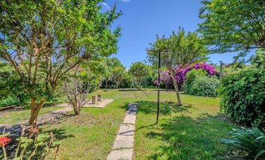 se vende Chalet edificado en dos lotes en el centro de Florencio Varela. Calle Leandro L. Alem entra calle España y Bernardo de Monteagudo