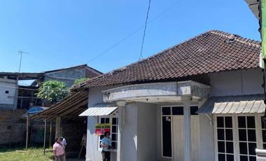 Dijual Rumah Pinggir Jalan Provinsi