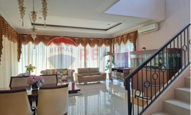 Dijual Rumah Mewah Semi Furnished di Daerah Tamalate, Makassar