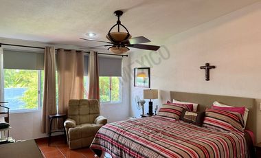 Venta casa LOMAS DE COCOYOC. Doble terreno