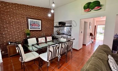 Venta casa LOMAS DE COCOYOC. Doble terreno