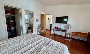 Venta casa LOMAS DE COCOYOC. Doble terreno