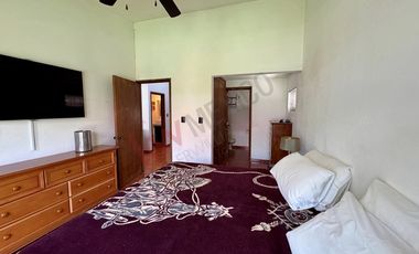 Venta casa LOMAS DE COCOYOC. Doble terreno