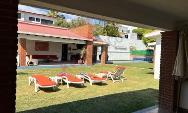 Venta casa LOMAS DE COCOYOC. Doble terreno