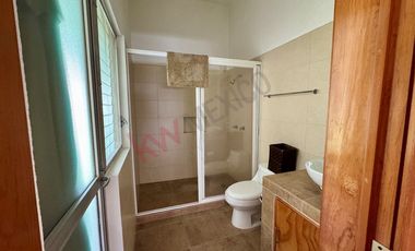 Venta casa LOMAS DE COCOYOC. Doble terreno