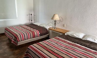 Venta casa LOMAS DE COCOYOC. Doble terreno