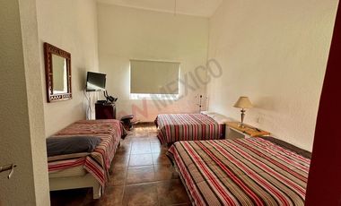 Venta casa LOMAS DE COCOYOC. Doble terreno