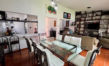 Venta casa LOMAS DE COCOYOC. Doble terreno