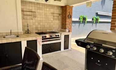 Venta casa LOMAS DE COCOYOC. Doble terreno