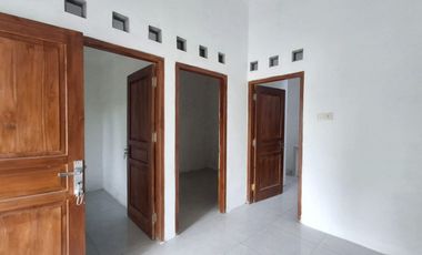 Rumah Murah Minimalis Mungil dekat RS Ngipang Kadipiro Banjarsari