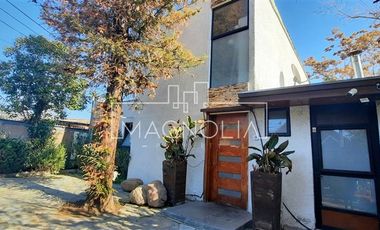 Casa en Arriendo en a pasos de colegio manquehue
