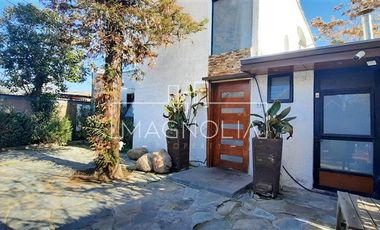 Casa en Arriendo en a pasos de colegio manquehue