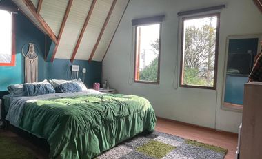 VENTA DE PARCELA CON CASA Y PISCINA EN COLINA