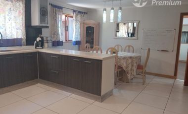 Casa en Venta en Estilosa casa de 273mt2 construidos y 1000mt2 de terreno, con piscina en Locaña