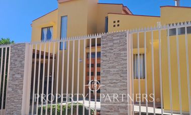 Venta hermosa casa 2 pisos sector Lomas Huasi