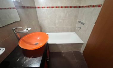 DEPARTAMENTO DE 2 AMBIENTES CON BALCÓN EN ALQUILER