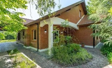 venta de Casa en  Canning 6 Amb con Pileta echeverria del lago