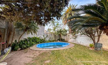 Casa en Venta 3 ambientes en Bernal - Piscina.