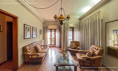 Casa en Venta 3 ambientes en Bernal - Piscina.