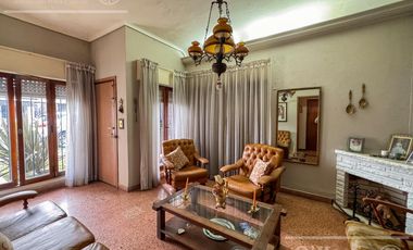 Casa en Venta 3 ambientes en Bernal - Piscina.