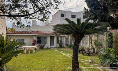 Casa en Venta 3 ambientes en Bernal - Piscina.