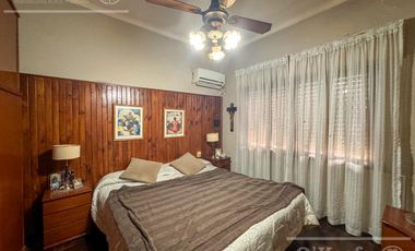 Casa en Venta 3 ambientes en Bernal - Piscina.