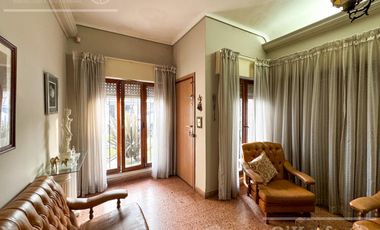 Casa en Venta 3 ambientes en Bernal - Piscina.