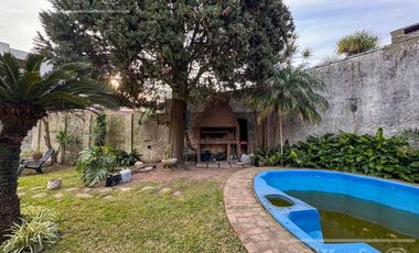 Casa en Venta 3 ambientes en Bernal - Piscina.