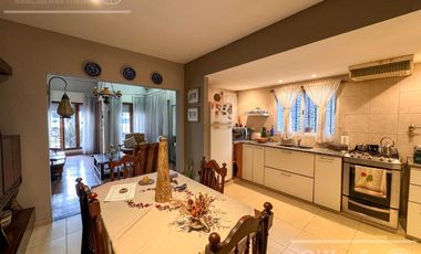 Casa en Venta 3 ambientes en Bernal - Piscina.