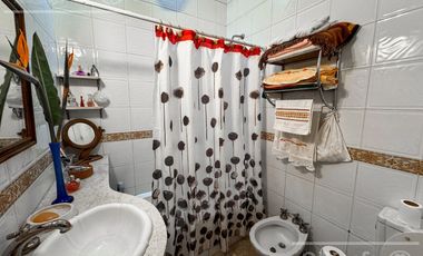 Casa en Venta 3 ambientes en Bernal - Piscina.