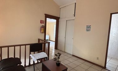 CASA EN RENTA COL. EL PARQUE FRENTE AL TOREO