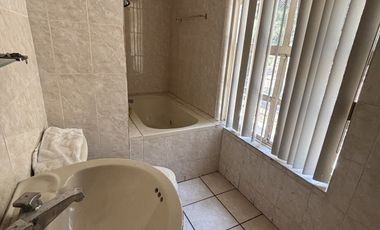 CASA EN RENTA COL. EL PARQUE FRENTE AL TOREO