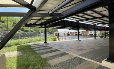 Casa de dos pisos en obra gris en el Conjunto Campestre Entrevientos, Jamundí