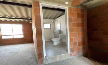 Casa de dos pisos en obra gris en el Conjunto Campestre Entrevientos, Jamundí