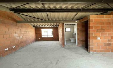 Casa de dos pisos en obra gris en el Conjunto Campestre Entrevientos, Jamundí