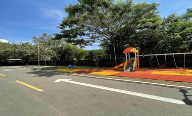 Casa de dos pisos en obra gris en el Conjunto Campestre Entrevientos, Jamundí